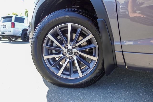Used 2017 Toyota Highlander XLE image 10