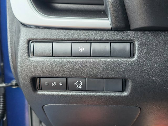 Used 2023 Nissan Rogue SV image 38