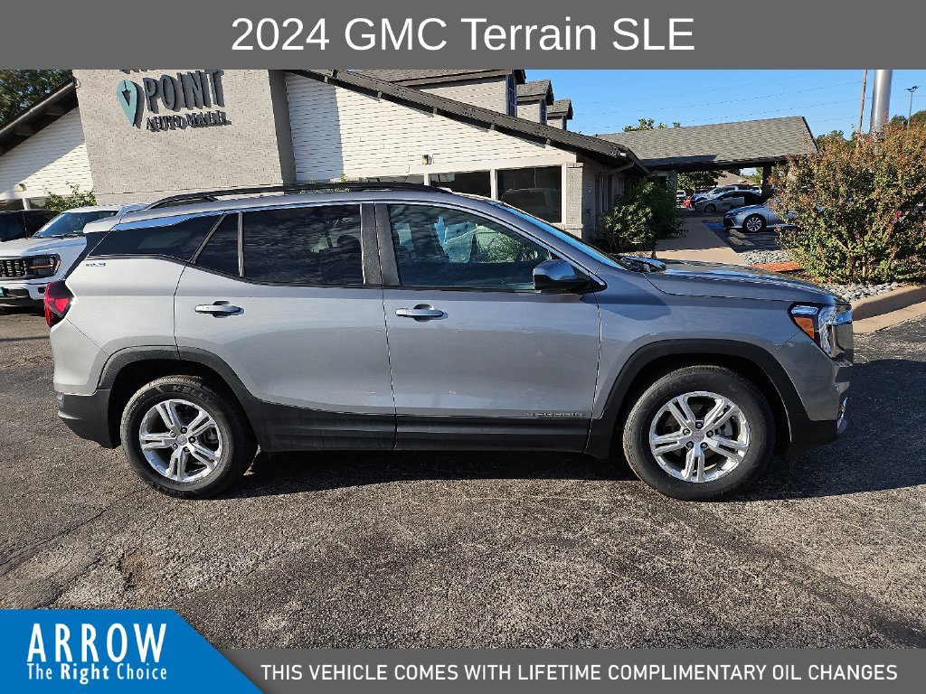 Used 2024 GMC Terrain SLE w/ Driver Convenience Package FWD image 14