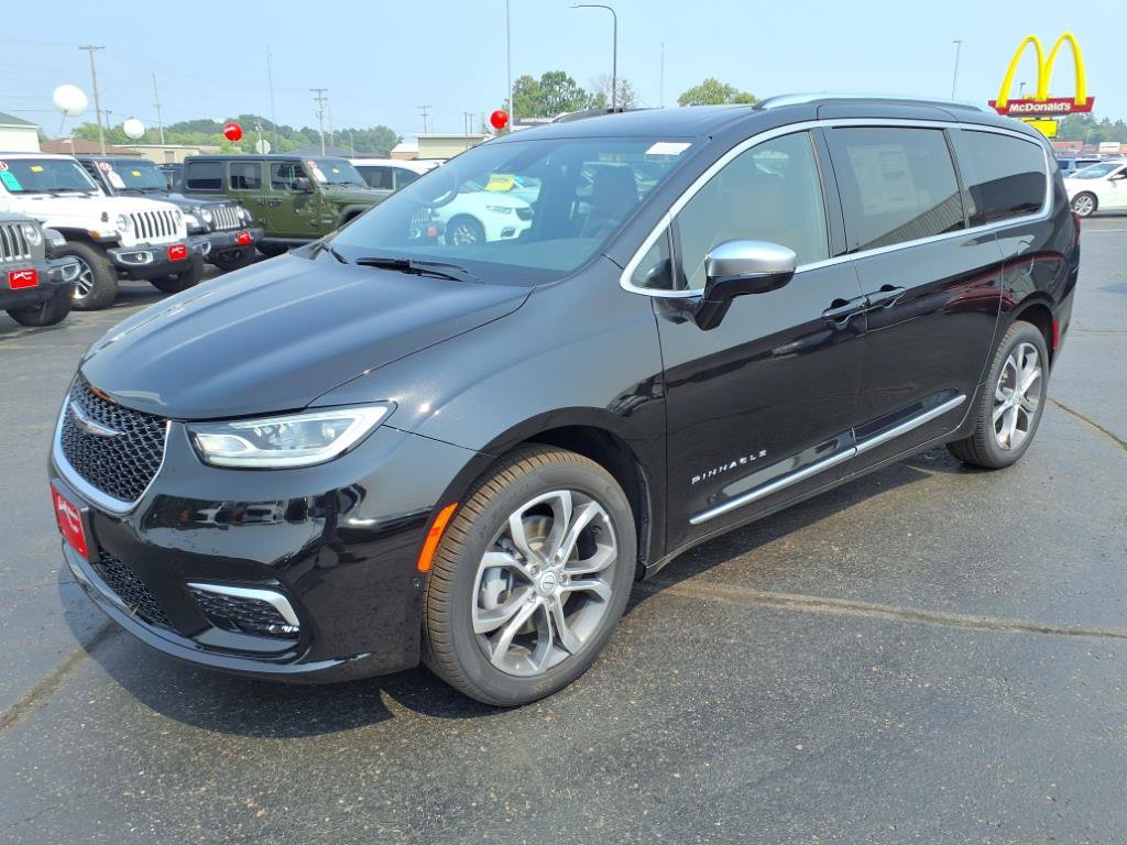 New 2025 Chrysler Pacifica Pinnacle w/ Trailer Tow Group AWD/4WD image 5