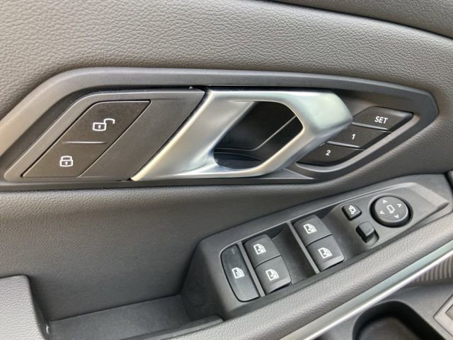 Used 2025 BMW 330i xDrive Sedan w/ Convenience Package image 10