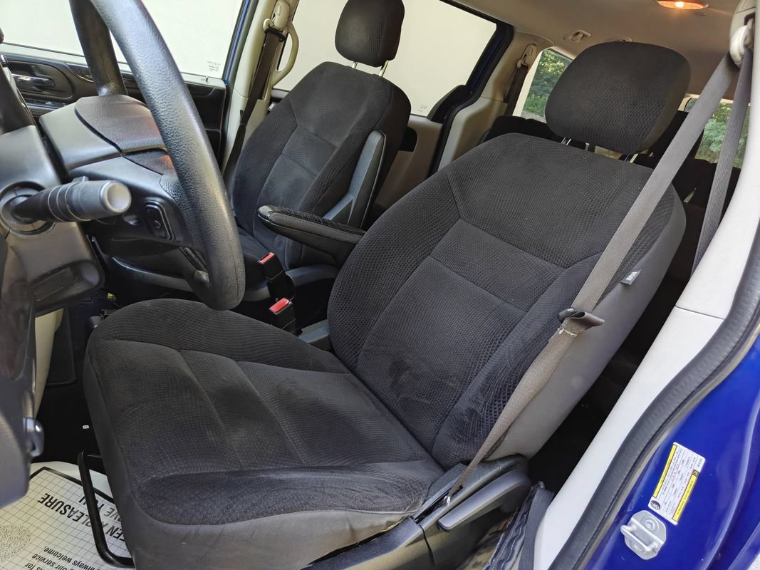 Used 2019 Dodge Grand Caravan SE w/ UConnect Hands-Free Group FWD image 9