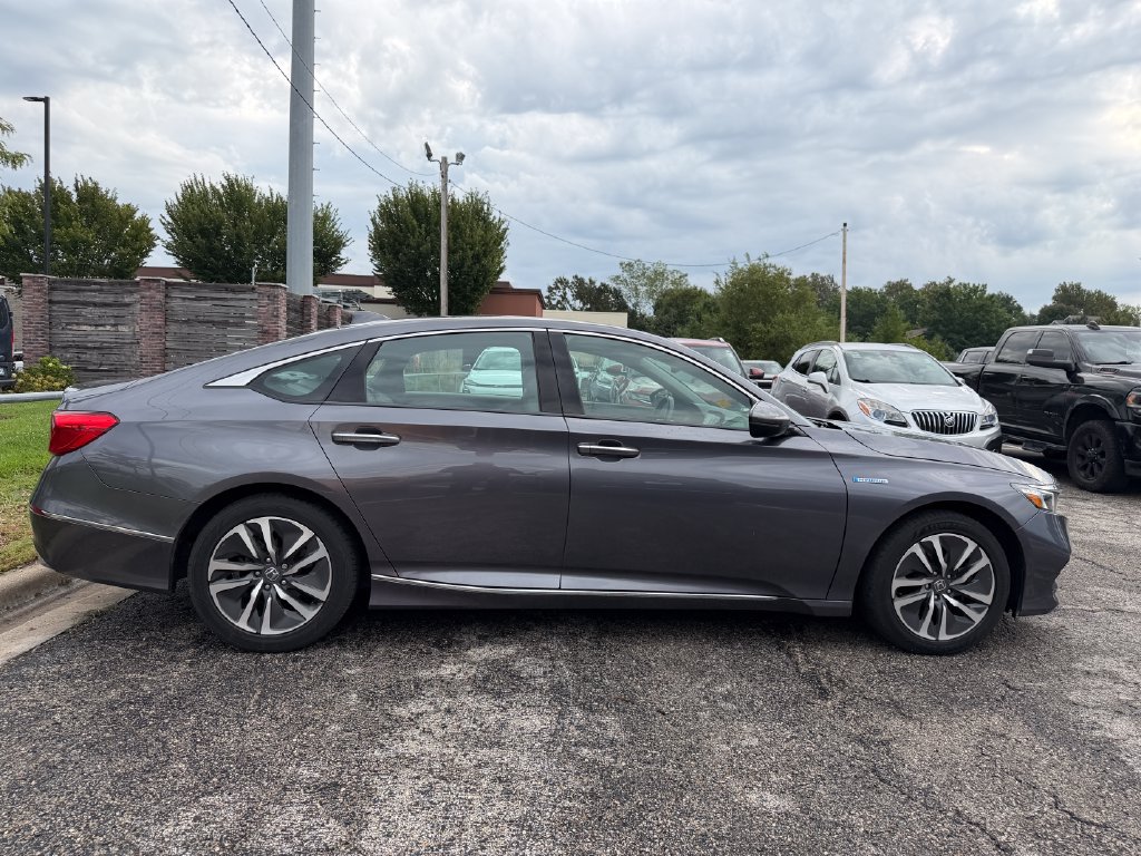 Used 2020 Honda Accord Touring image 2