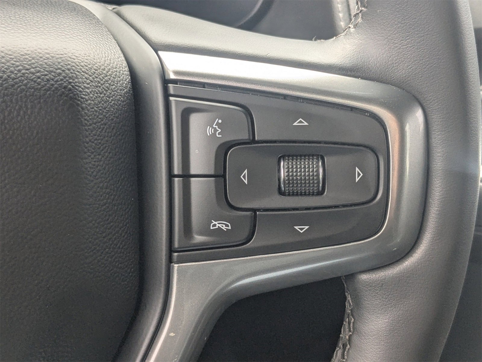 Used 2023 Chevrolet Tahoe Z71 w/ Luxury Package image 29