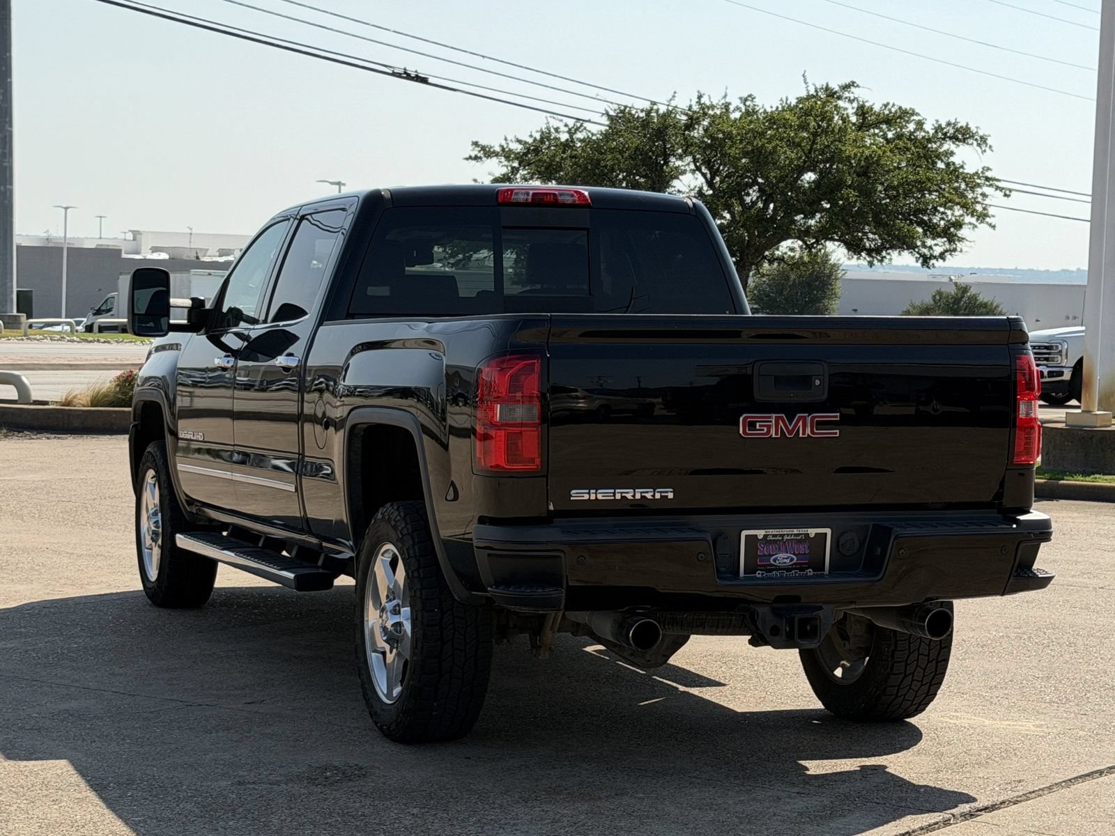 Used 2015 GMC Sierra 2500 Denali w/ Driver Alert Package AWD/4WD image 6