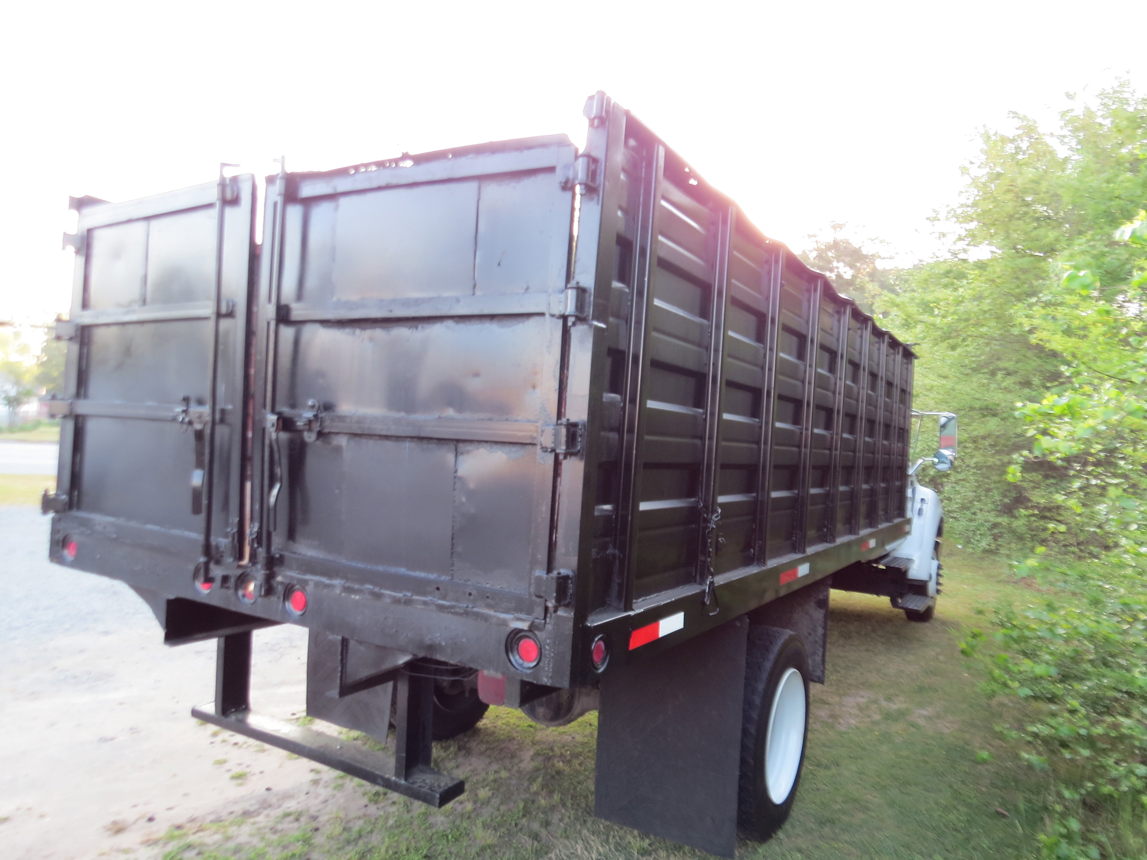 Used 2013 Ford F650 2WD Regular Cab Super Duty image 7