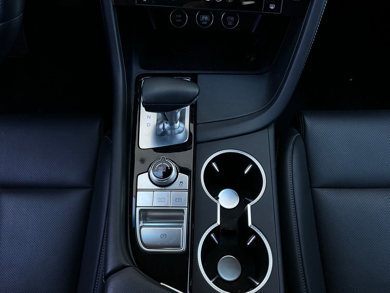 Used 2025 Genesis G70 2.5T image 13