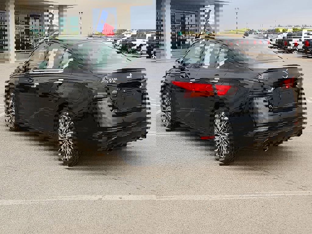 Used 2023 Nissan Altima 2.5 SL image 3