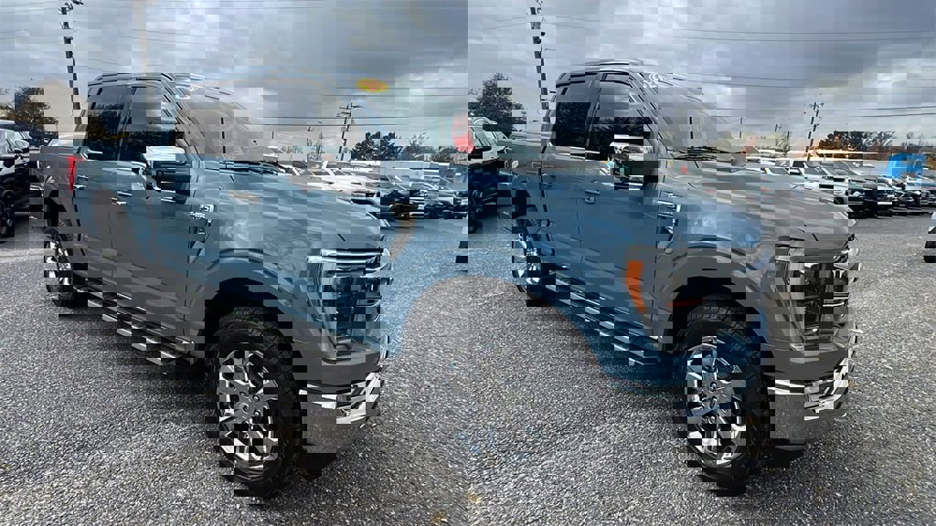 Used 2023 Ford F150 Lariat w/ Equipment Group 502A High image 3