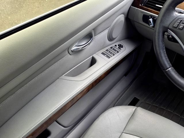 Used 2009 BMW 328i Convertible RWD image 21