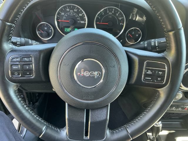 Used 2018 Jeep Wrangler Unlimited Sahara w/ Connectivity Group AWD/4WD image 13