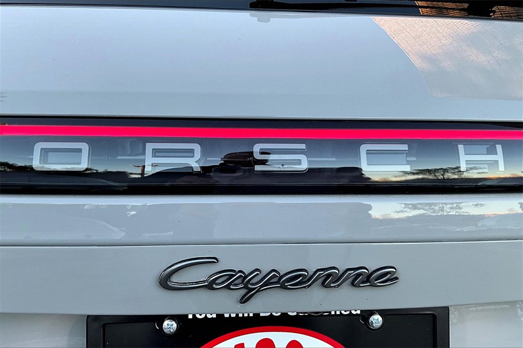 Used 2022 Porsche Cayenne Platinum Edition image 23