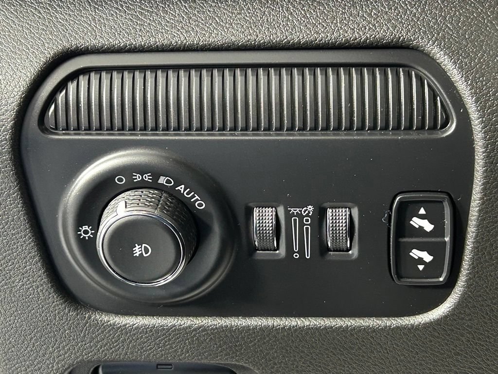 Used 2023 Jeep Wagoneer Series II AWD/4WD image 31