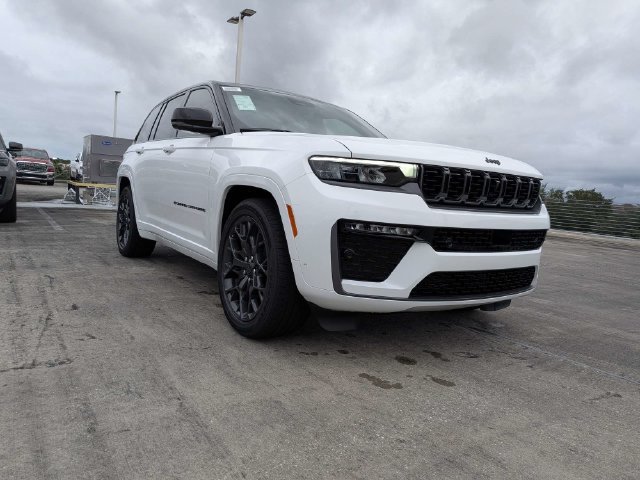 New 2027 Jeep Grand Cherokee Summit w/ Adv Protech Group IV AWD/4WD image 2