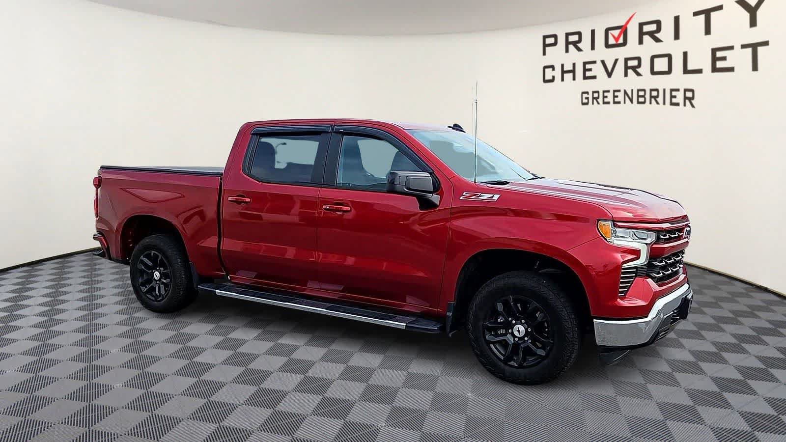 Used 2024 Chevrolet Silverado 1500 RST w/ Z71 Off-Road Package AWD/4WD image 2