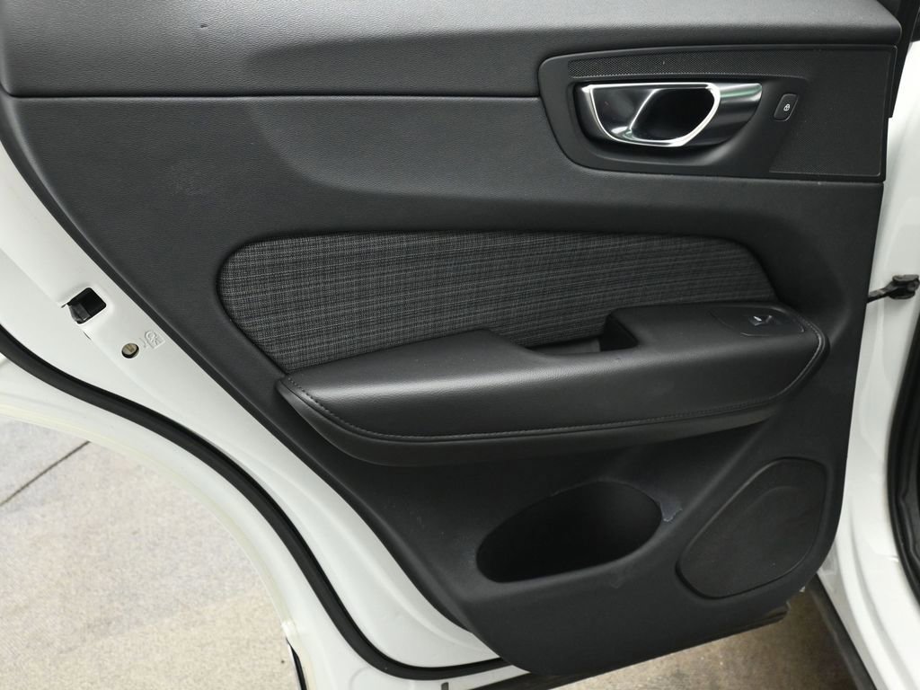 Used 2023 Volvo XC60 B5 Core image 14