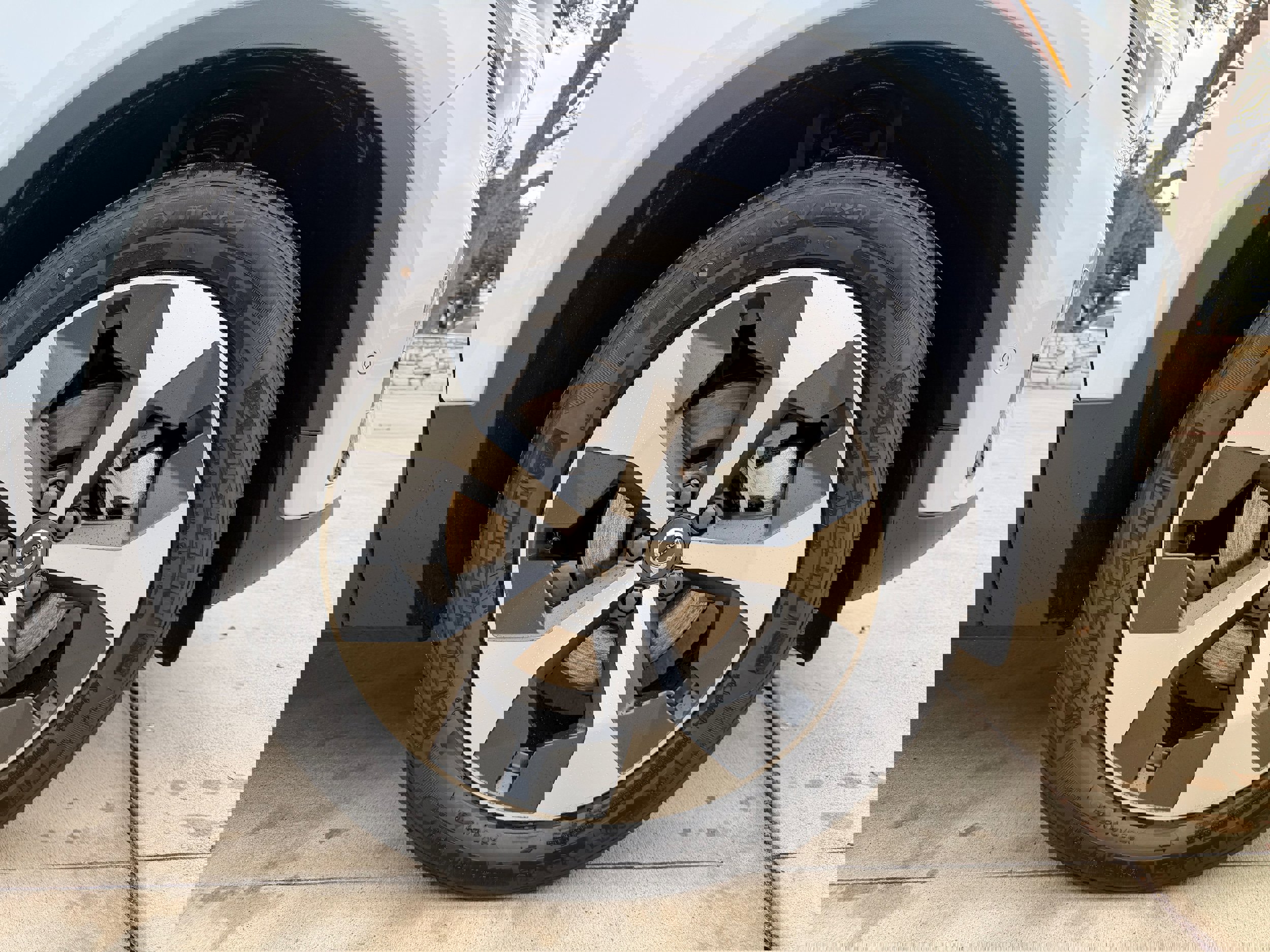 New 2026 Volvo XC40 B5 Plus w/ Protection Package Premier image 7