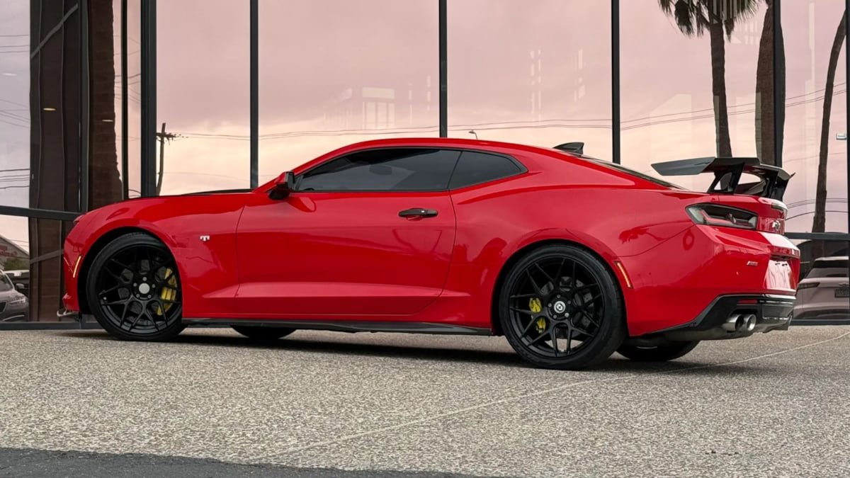 Used 2016 Chevrolet Camaro SS RWD image 6