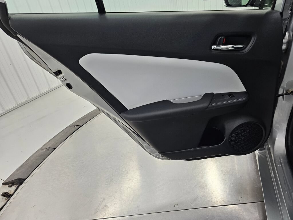 Used 2019 Toyota Prius XLE AWD/4WD image 28