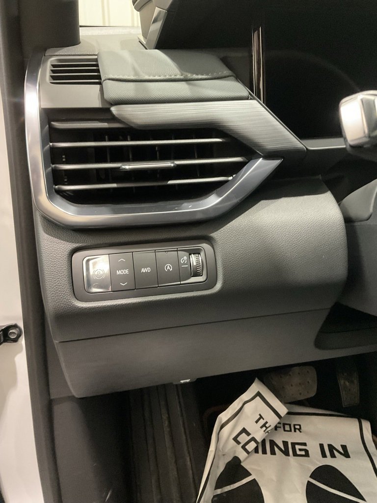 Used 2025 GMC Acadia AT4 image 8