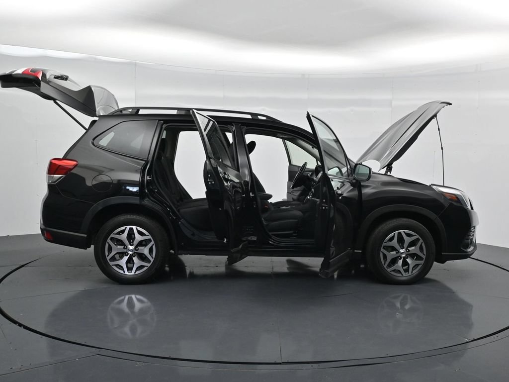 Used 2024 Subaru Forester Premium AWD/4WD image 40