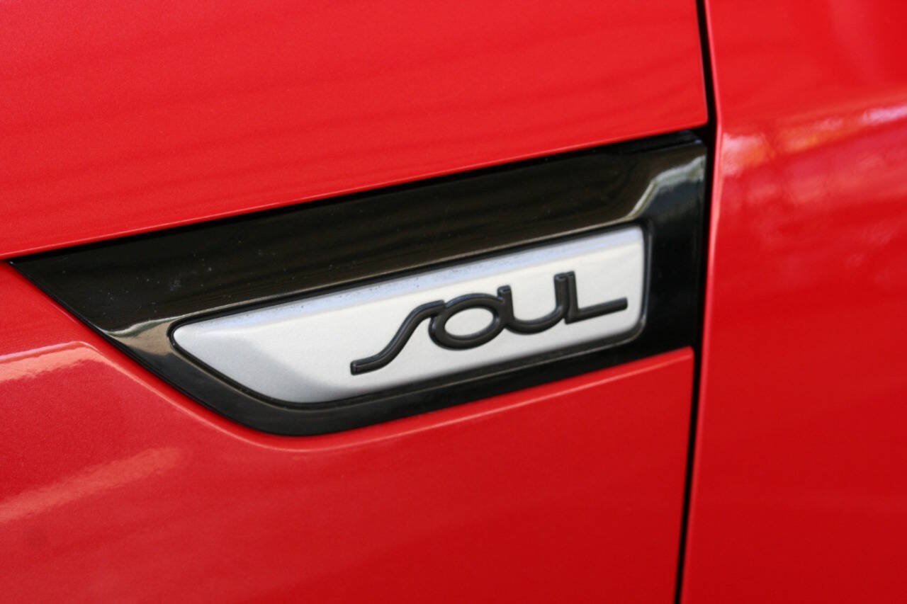 Used 2016 Kia Soul + FWD image 27