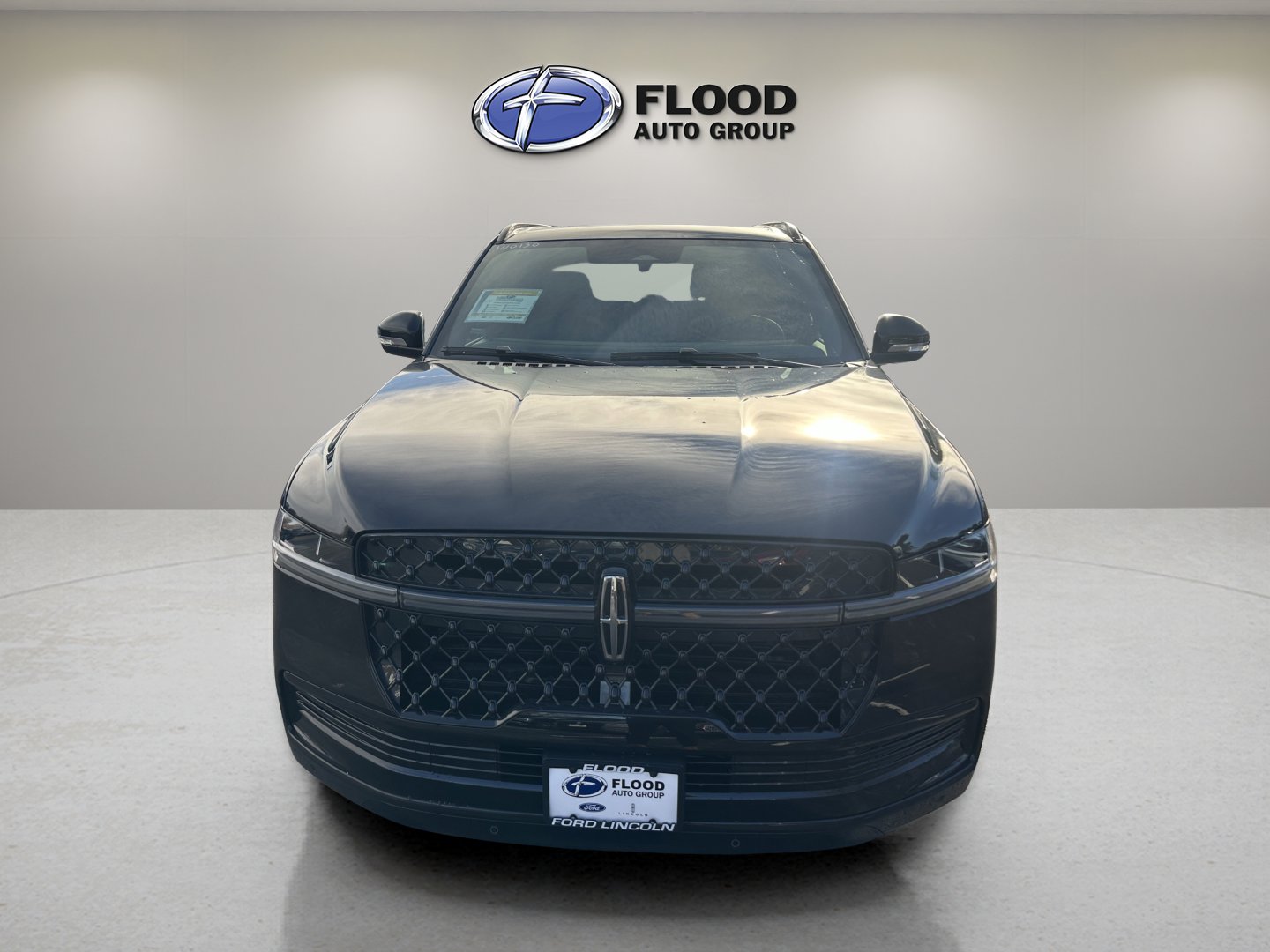 New 2026 Lincoln Navigator Reserve w/ Jet Appearance Package image 2