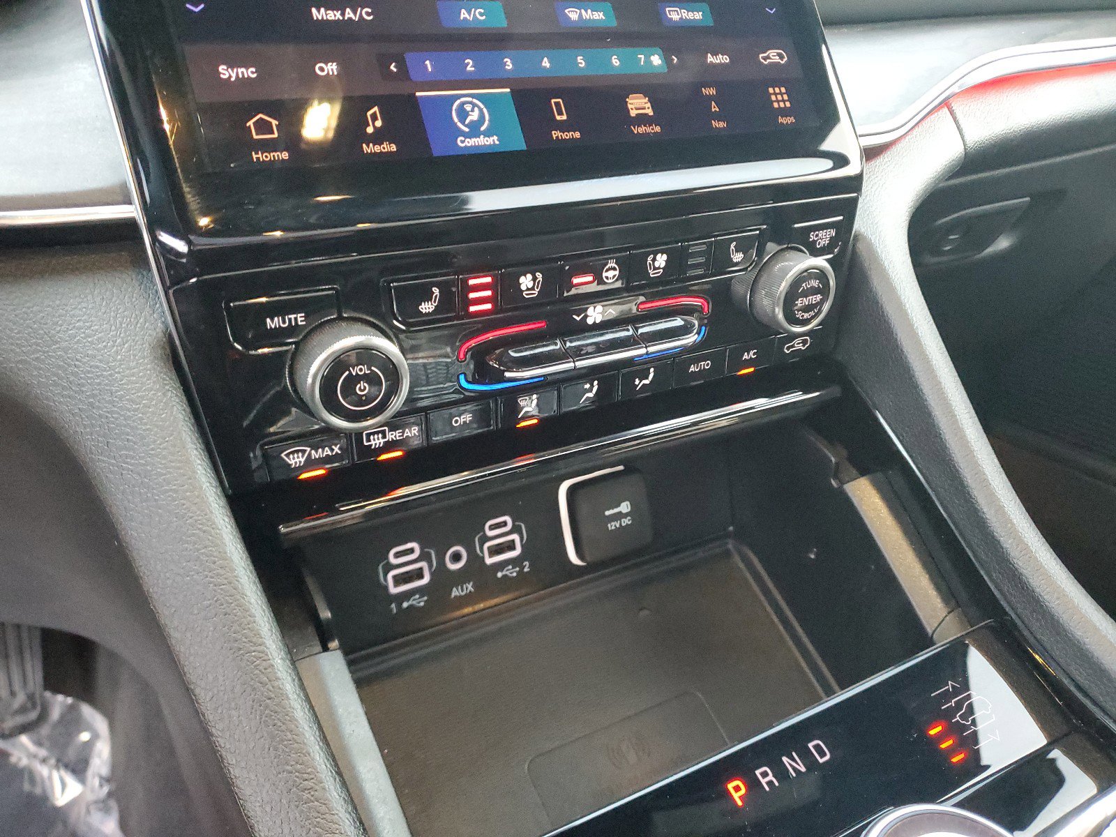 Used 2024 Jeep Grand Cherokee Overland w/ Advanced Protech Group III image 24