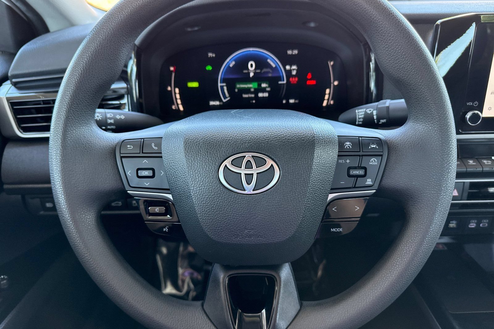 Used 2025 Toyota Camry LE FWD image 32