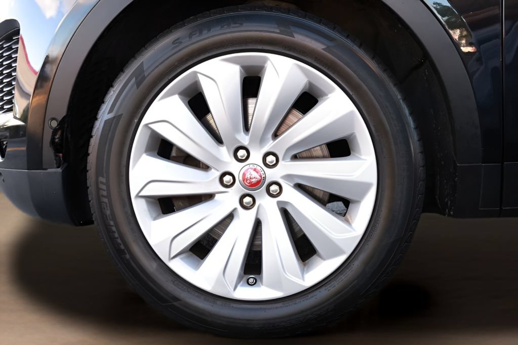Used 2019 Jaguar E-PACE SE AWD/4WD image 25