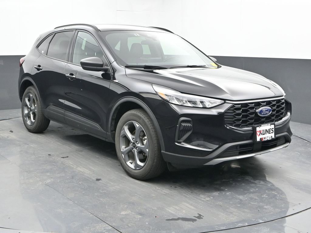 Used 2025 Ford Escape ST-Line image 3