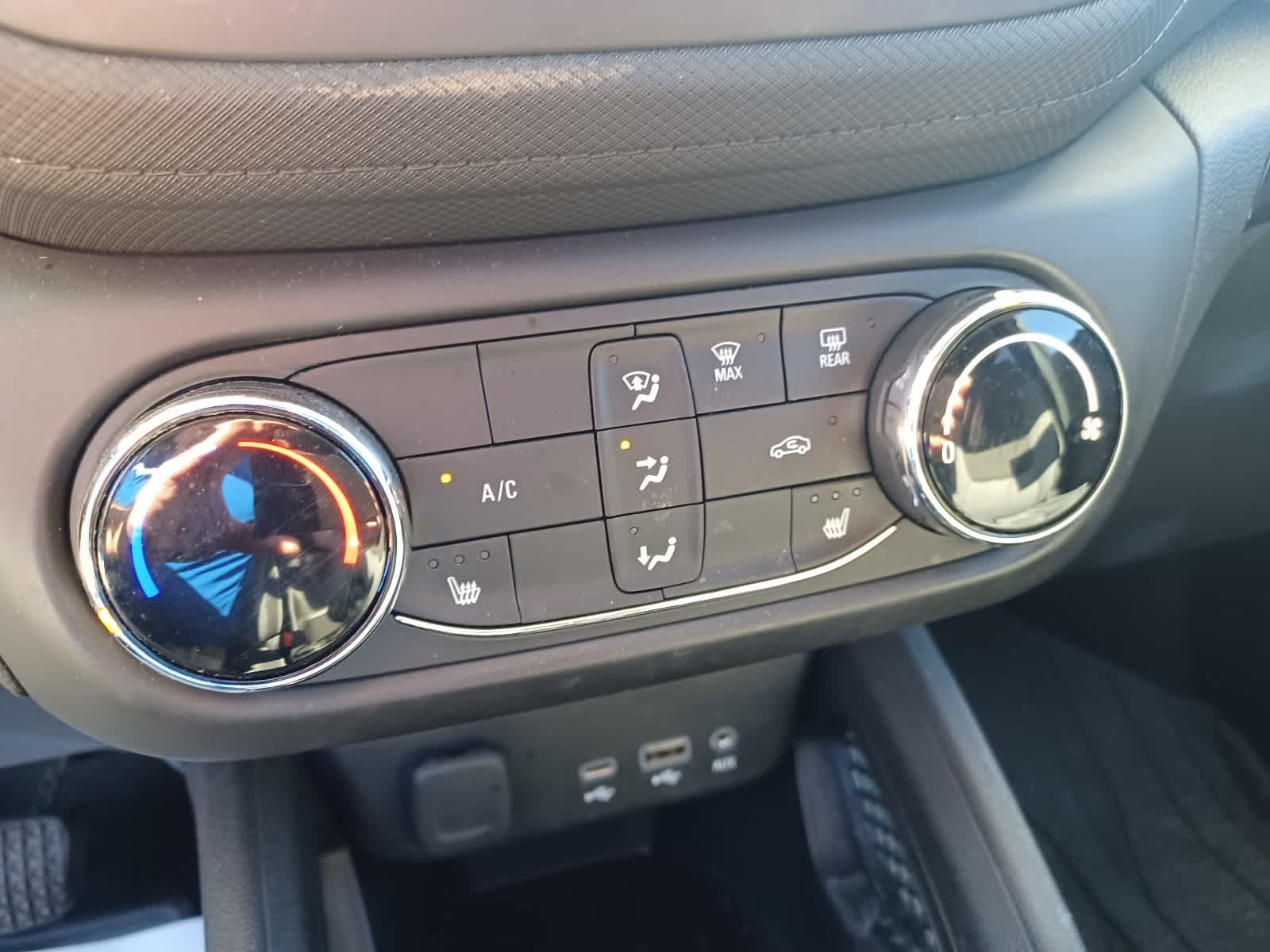 Used 2023 Chevrolet TrailBlazer LT FWD image 12