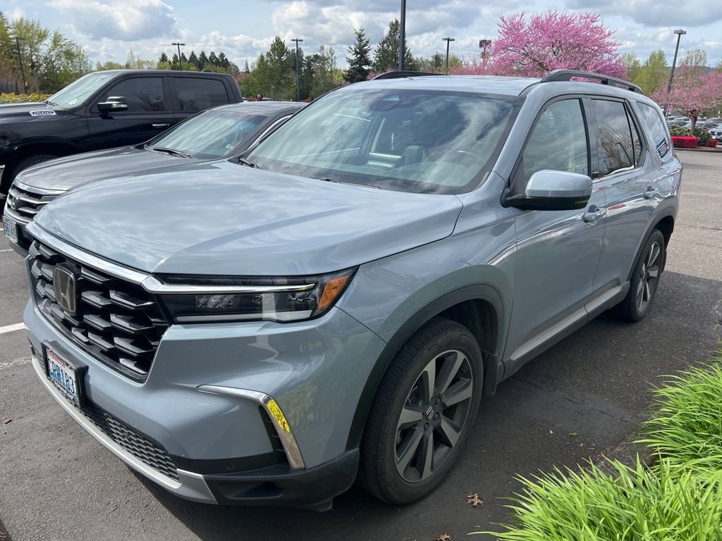 Used 2024 Honda Pilot Touring image 1
