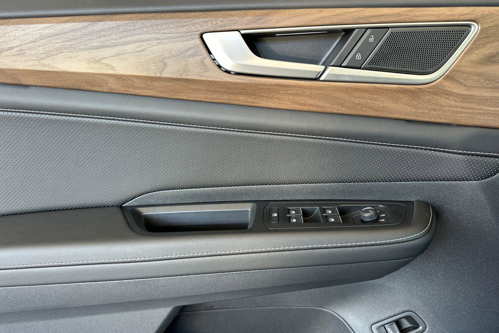 New 2026 Volkswagen Atlas SE w/ Panoramic Sunroof Package image 10