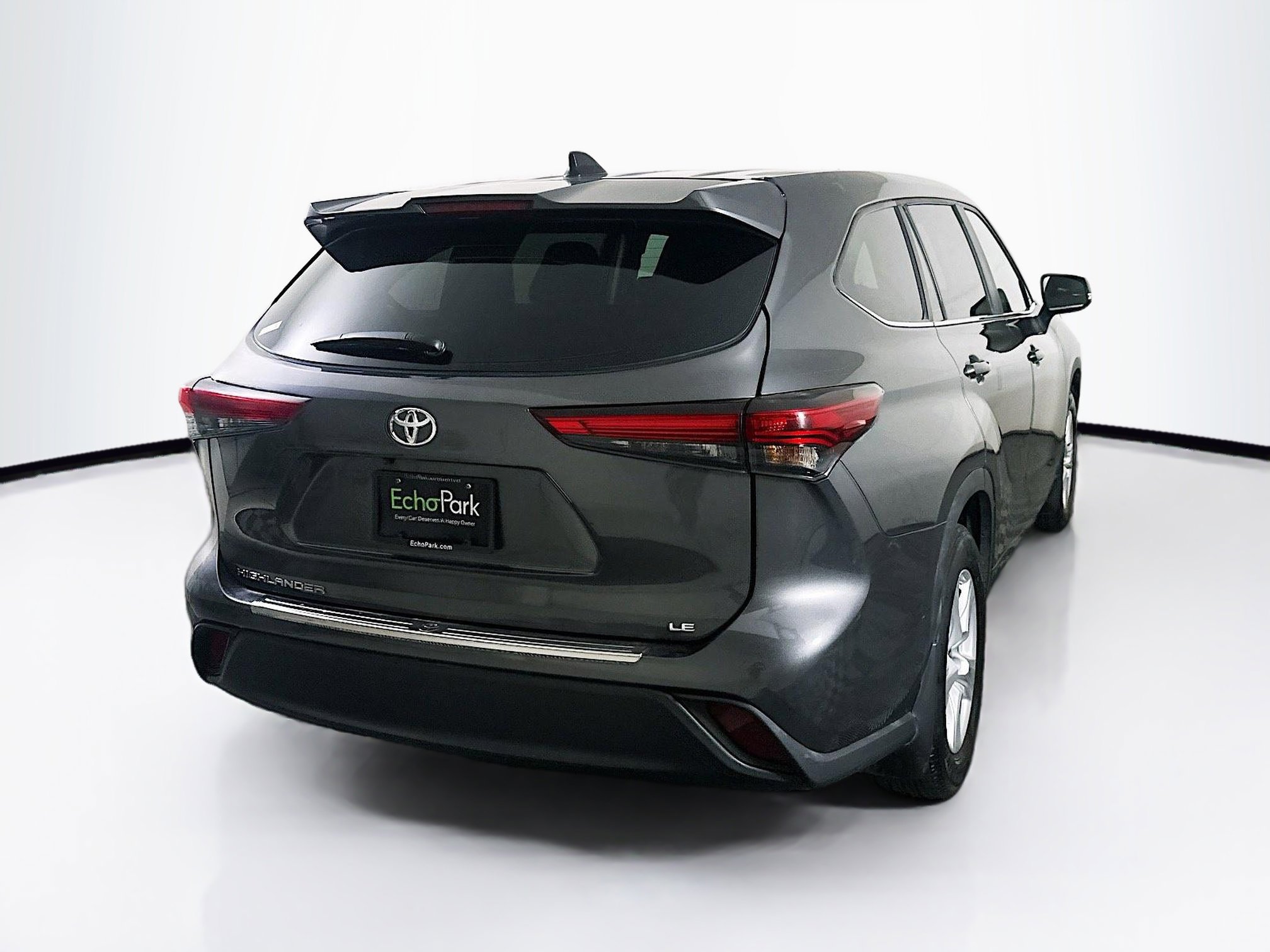 Used 2023 Toyota Highlander LE image 9