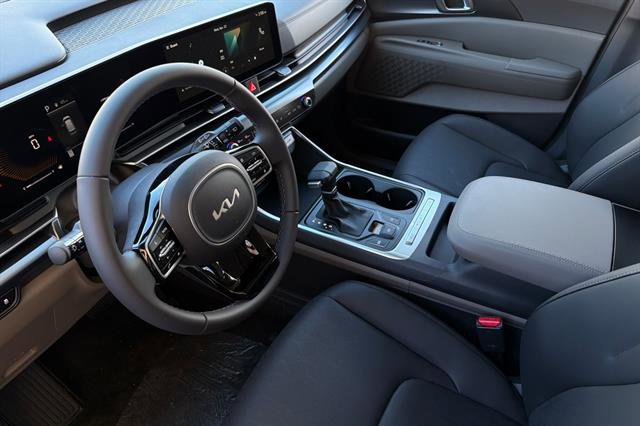 New 2026 Kia Carnival FWD image 10