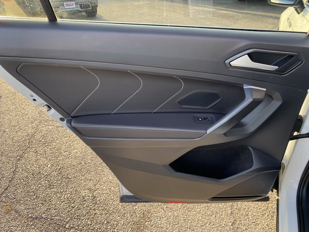 Used 2022 Volkswagen Tiguan SE image 13