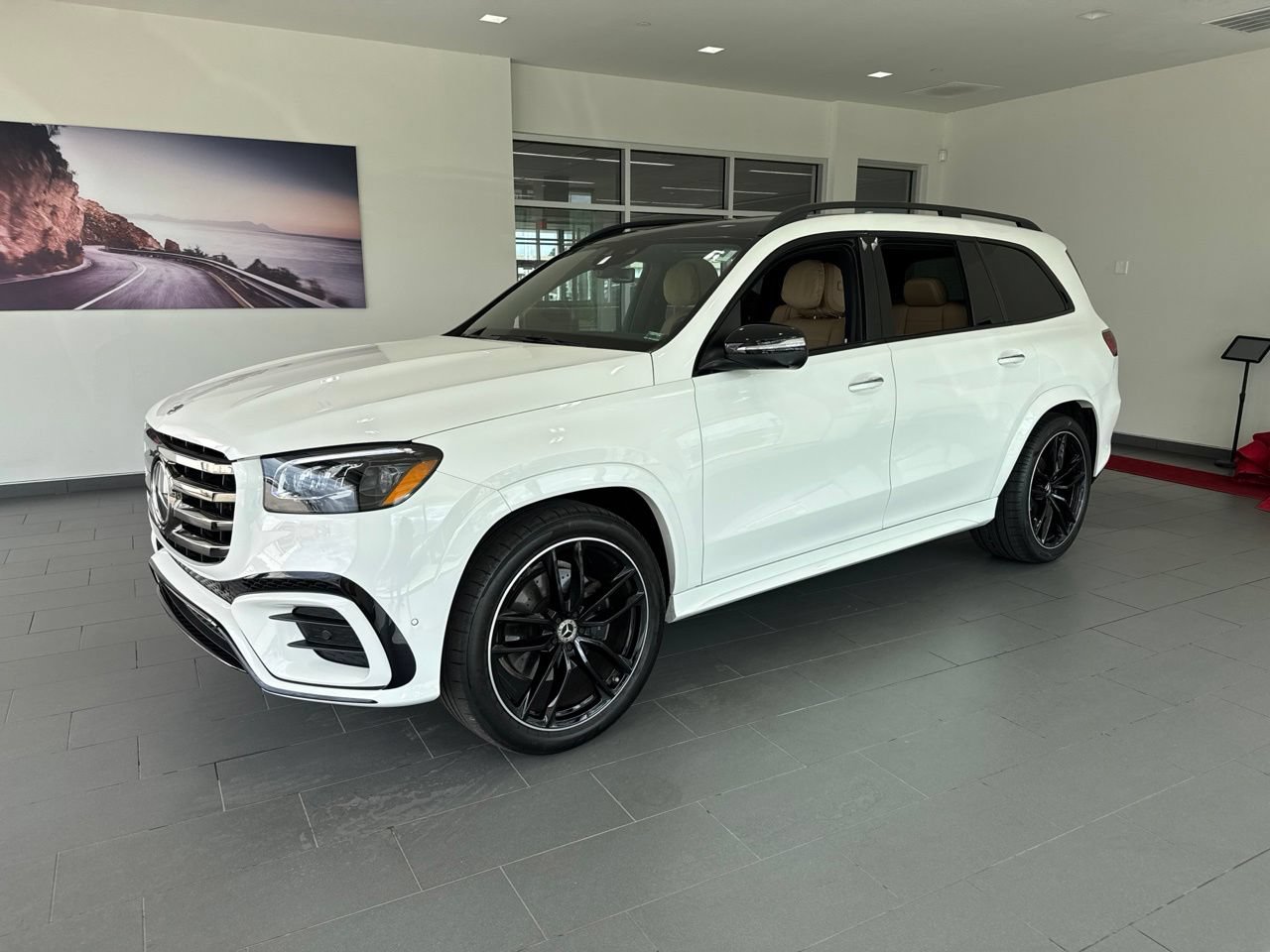 Used 2025 Mercedes-Benz GLS 450 4MATIC image 4