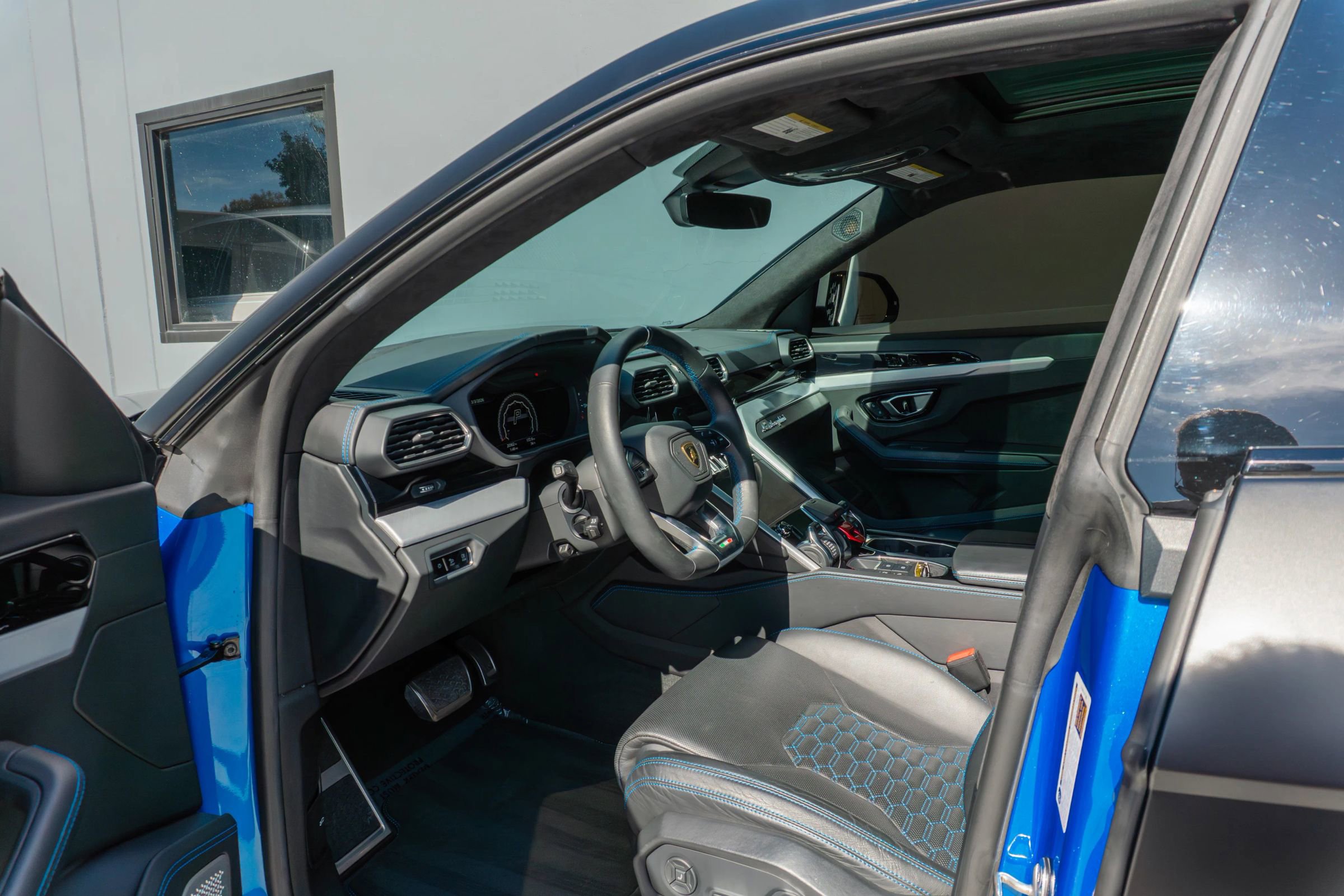 Used 2021 Lamborghini Urus image 10