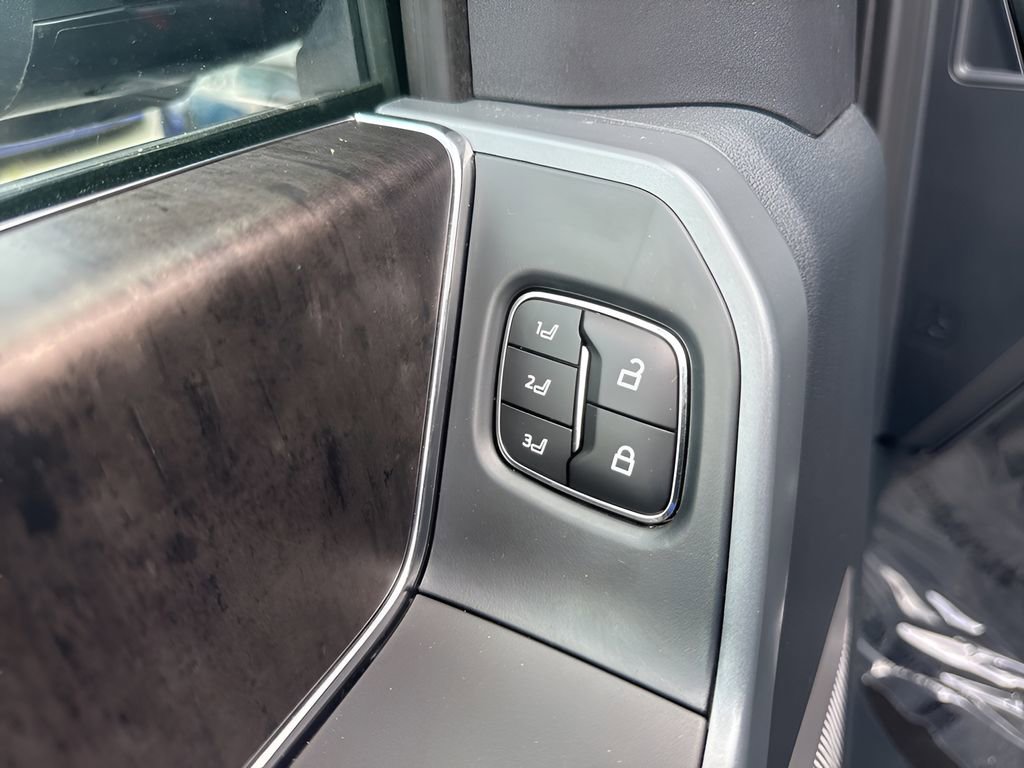 Used 2023 Ford F150 Lightning Lariat image 11