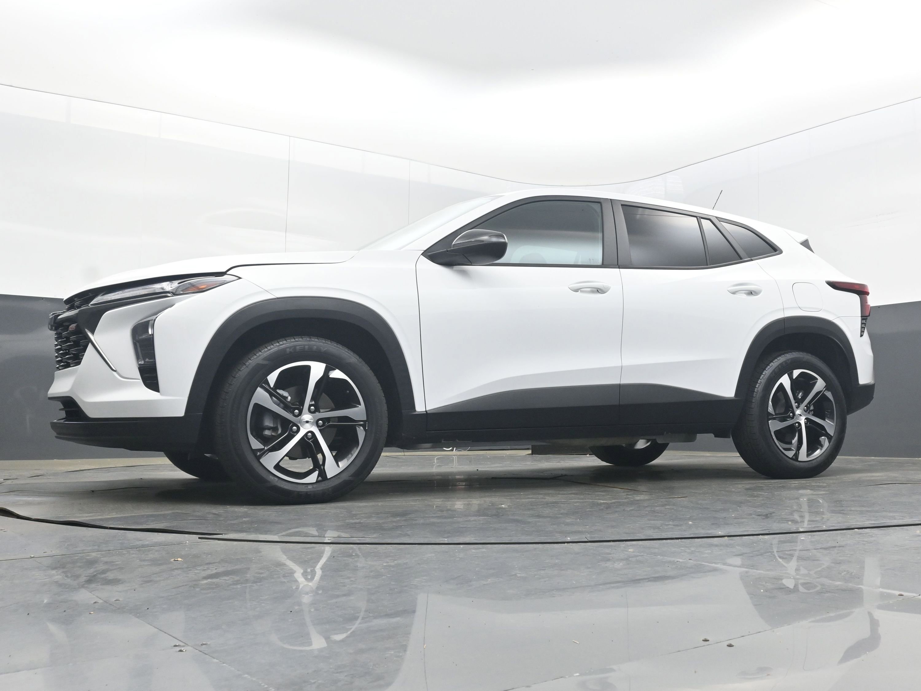 Used 2024 Chevrolet Trax RS w/ Sunroof Package image 26