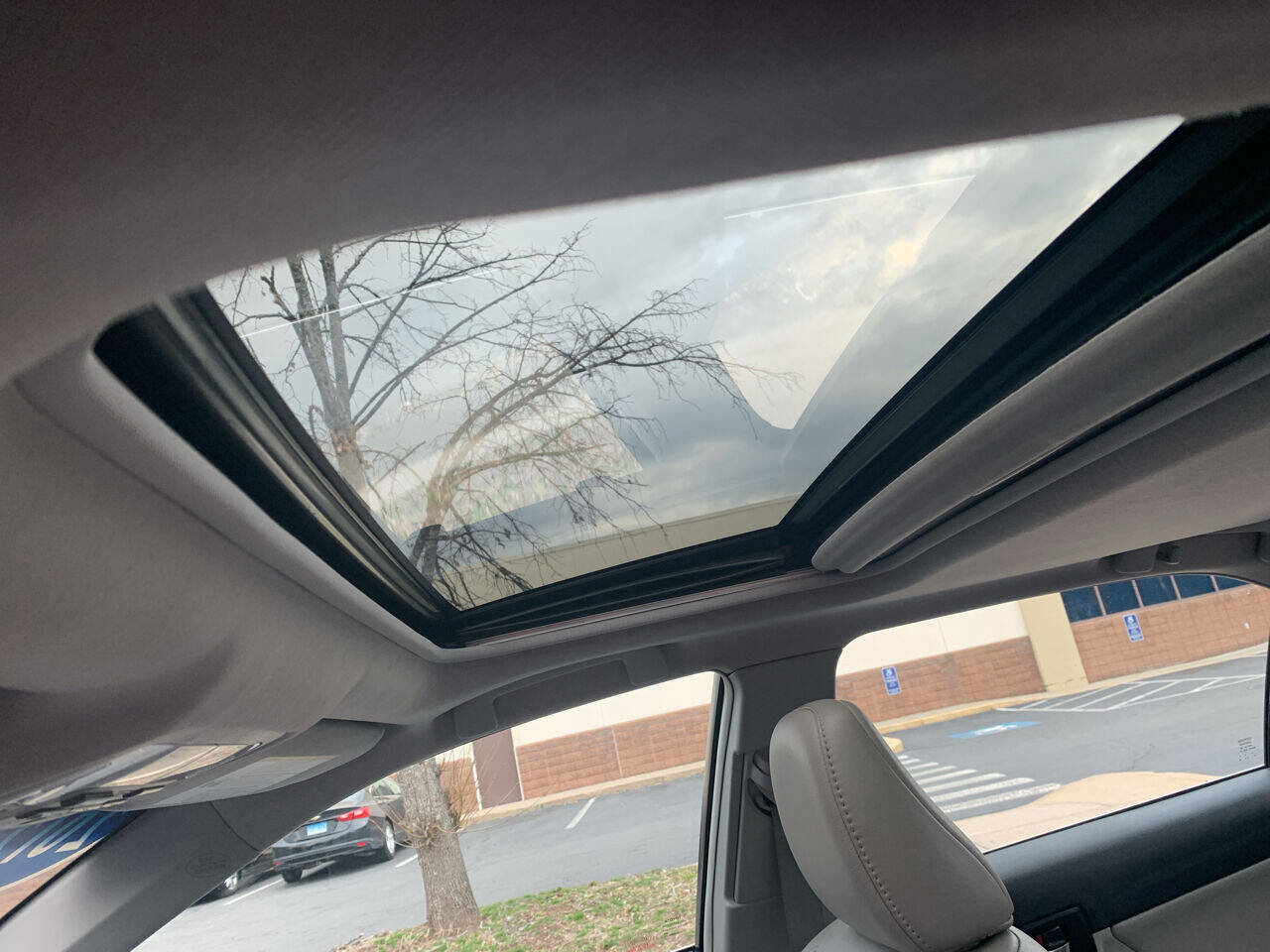 Used 2012 Toyota Camry XLE image 19