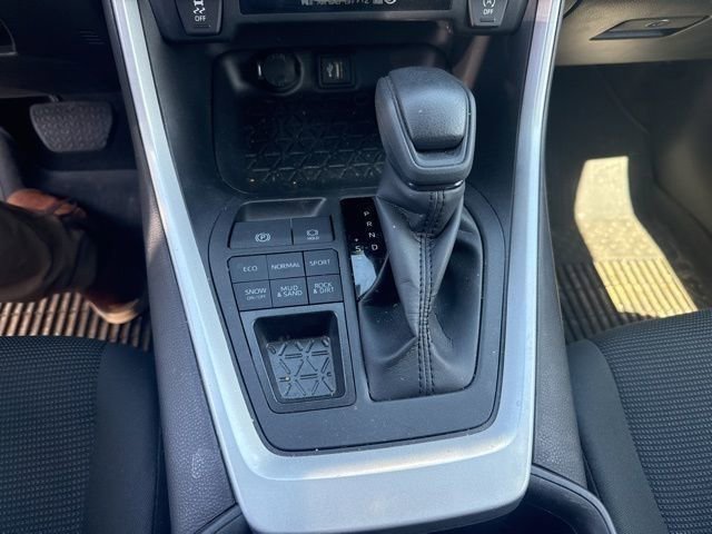 Used 2023 Toyota RAV4 LE AWD/4WD image 14