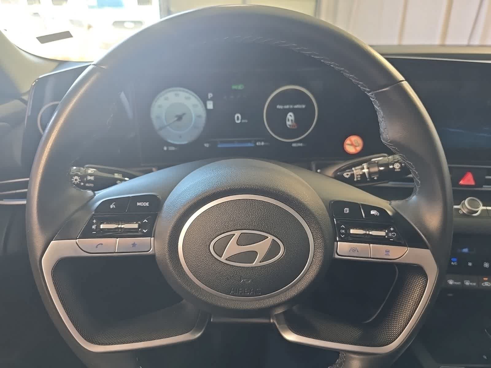 Used 2025 Hyundai Elantra Limited FWD image 23