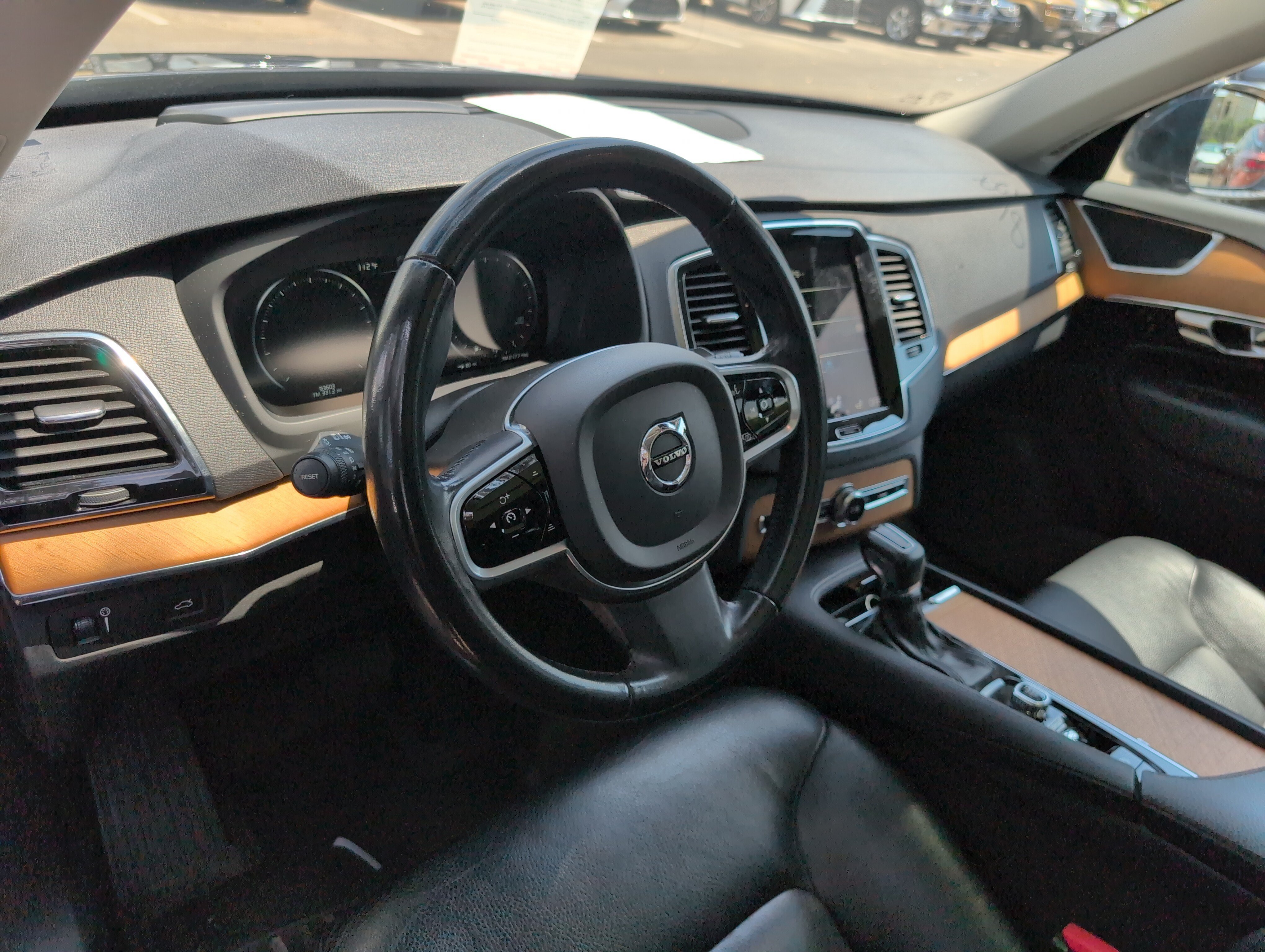 Used 2021 Volvo XC90 T6 Momentum w/ Advanced Package AWD/4WD image 6