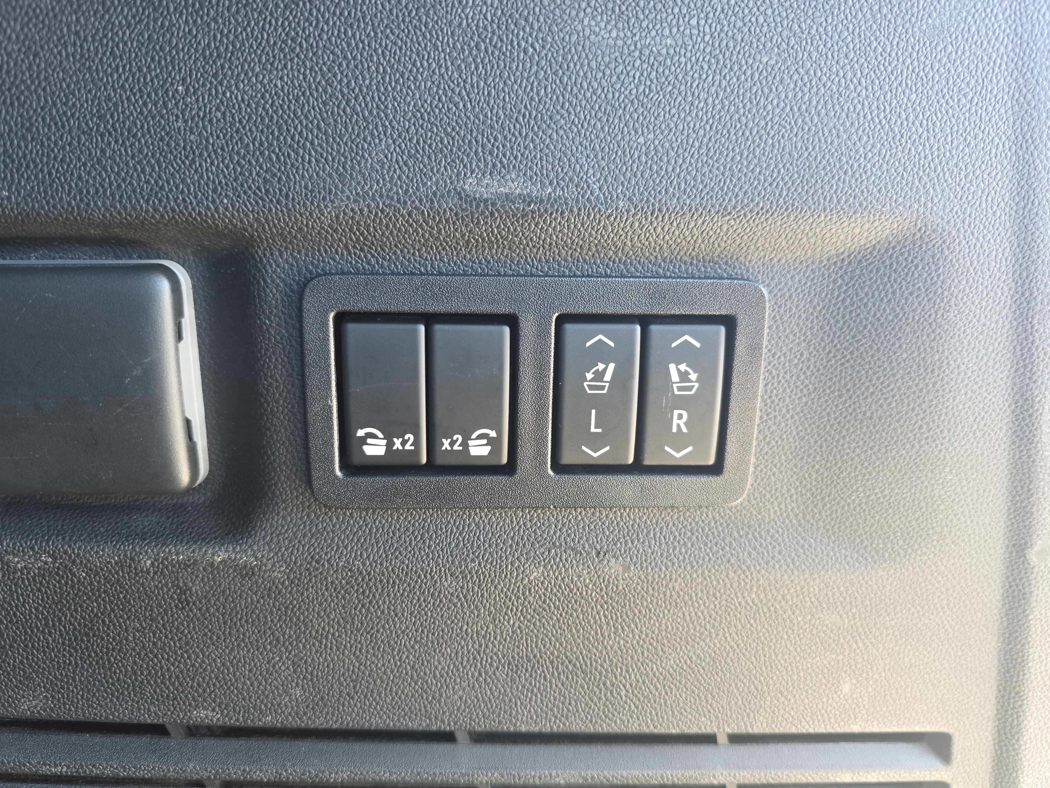 Used 2022 Chevrolet Suburban Premier image 32