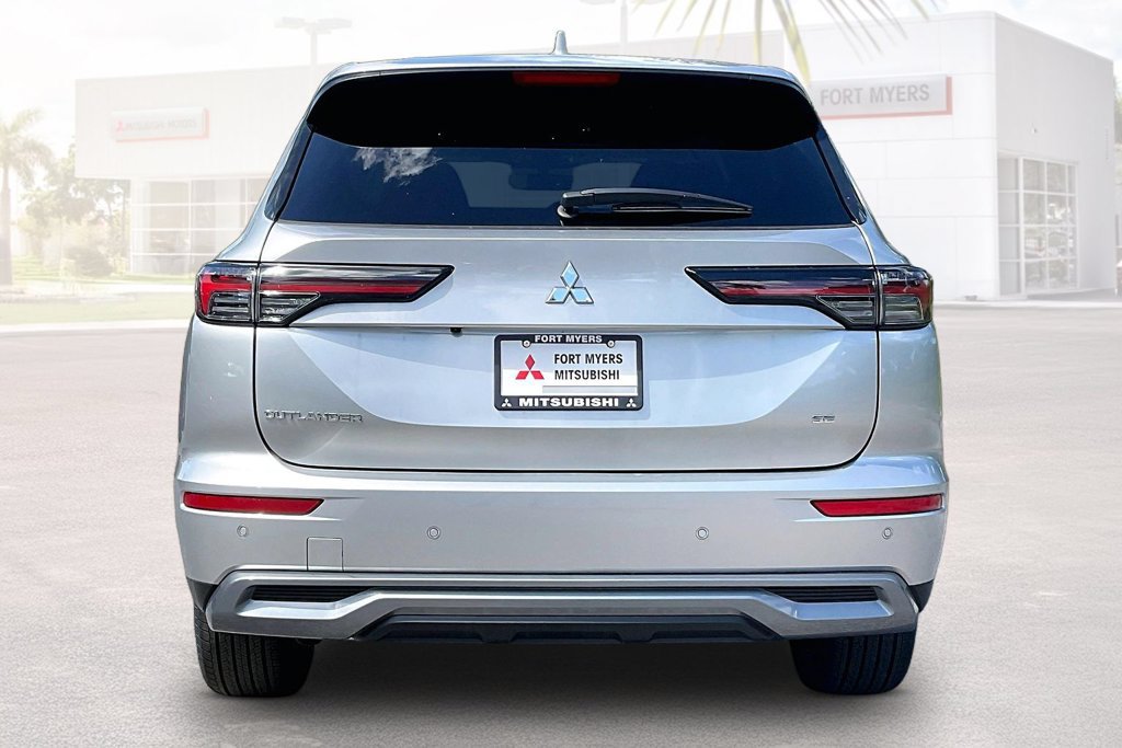 New 2026 Mitsubishi Outlander SE FWD image 4