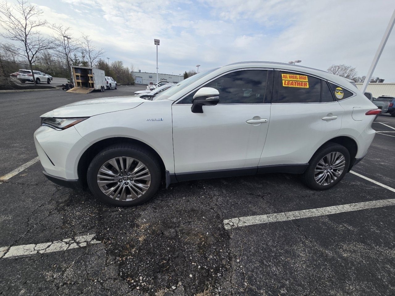 Used 2021 Toyota Venza XLE image 4