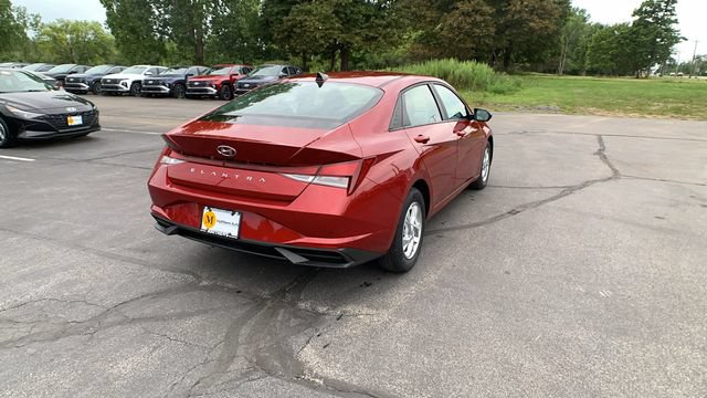 Used 2023 Hyundai Elantra SE FWD image 5
