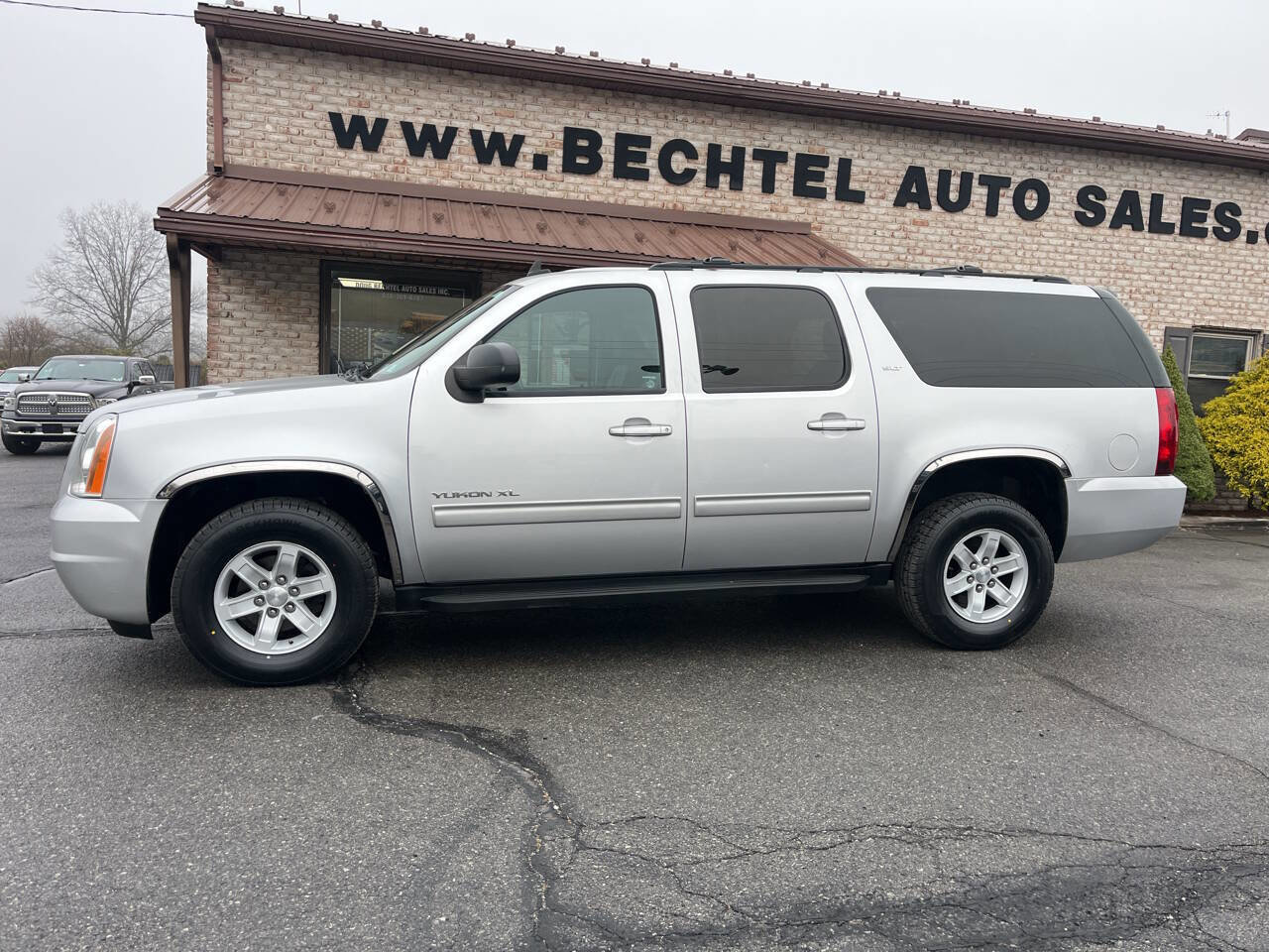 Used 2014 GMC Yukon XL SLT AWD/4WD image 1